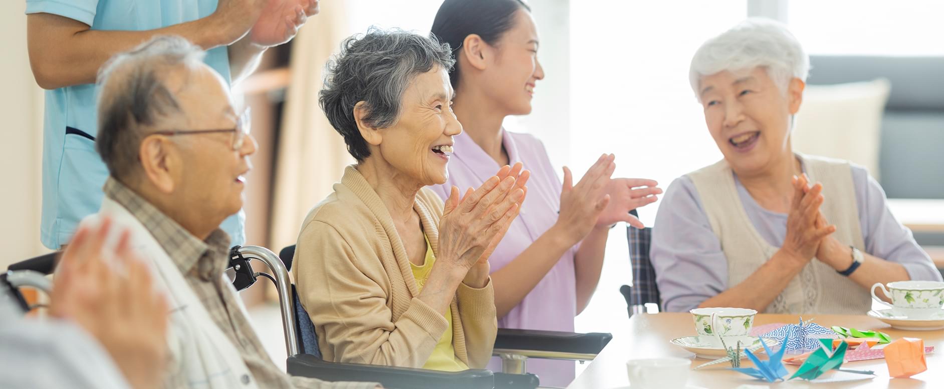 高齢者に、温かく、寄り添う。